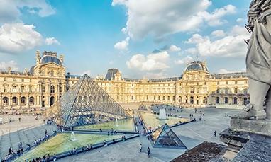 facades-du-louvre-statue-pyramides