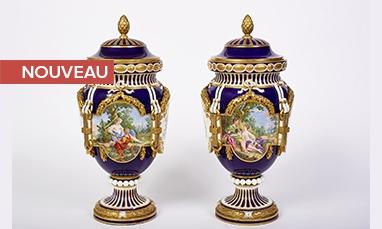 paire-de-vases-antiques-ferres-manufacture-de-sevres